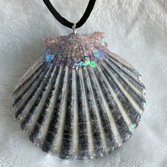 Scallop shell necklace - Picture 1 of 3